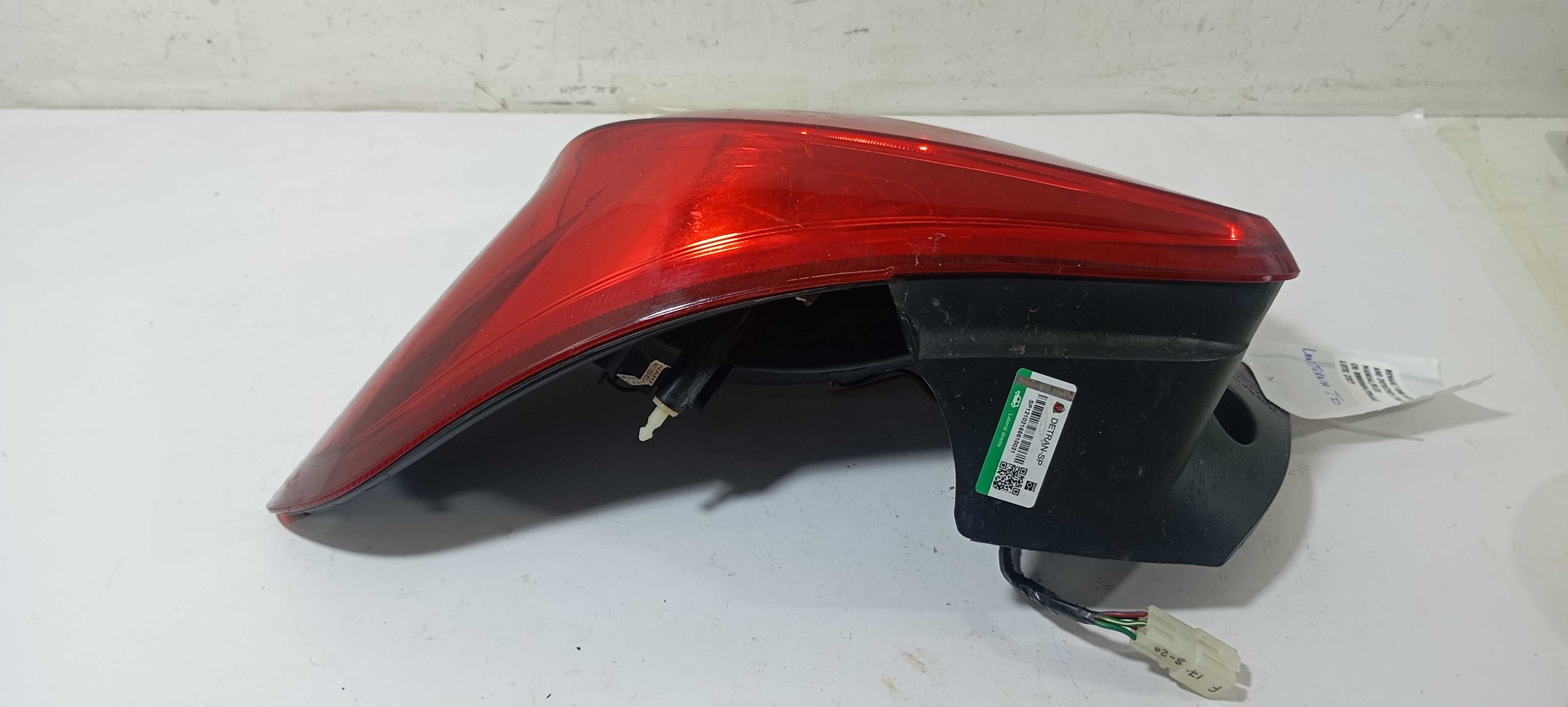 Lanterna Traseira Direita Renault Kwid 2021 Tl6653 Direito/passageiro Vermelho 2