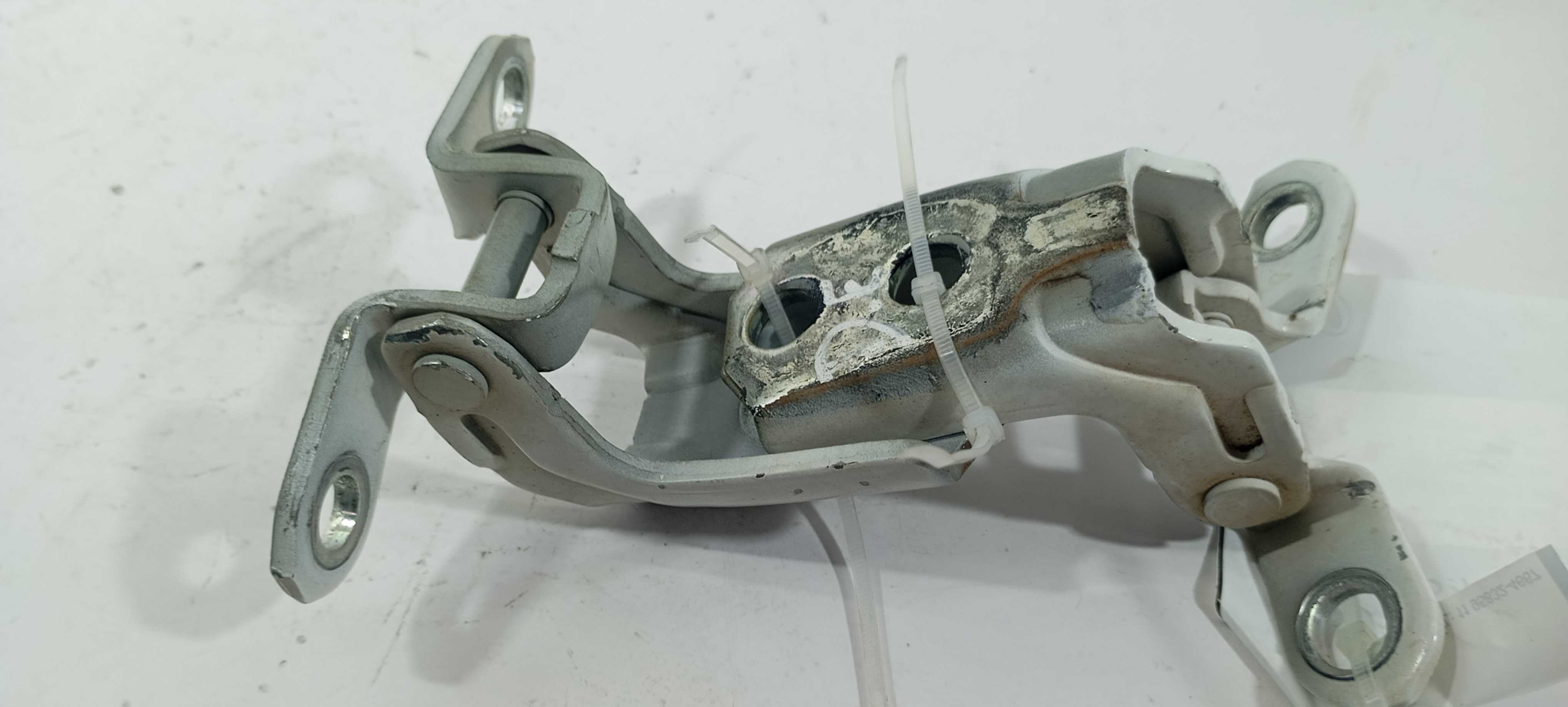 Dobradiça Porta Diant Esquerda Nissan March 1.0 2019 824211h 2