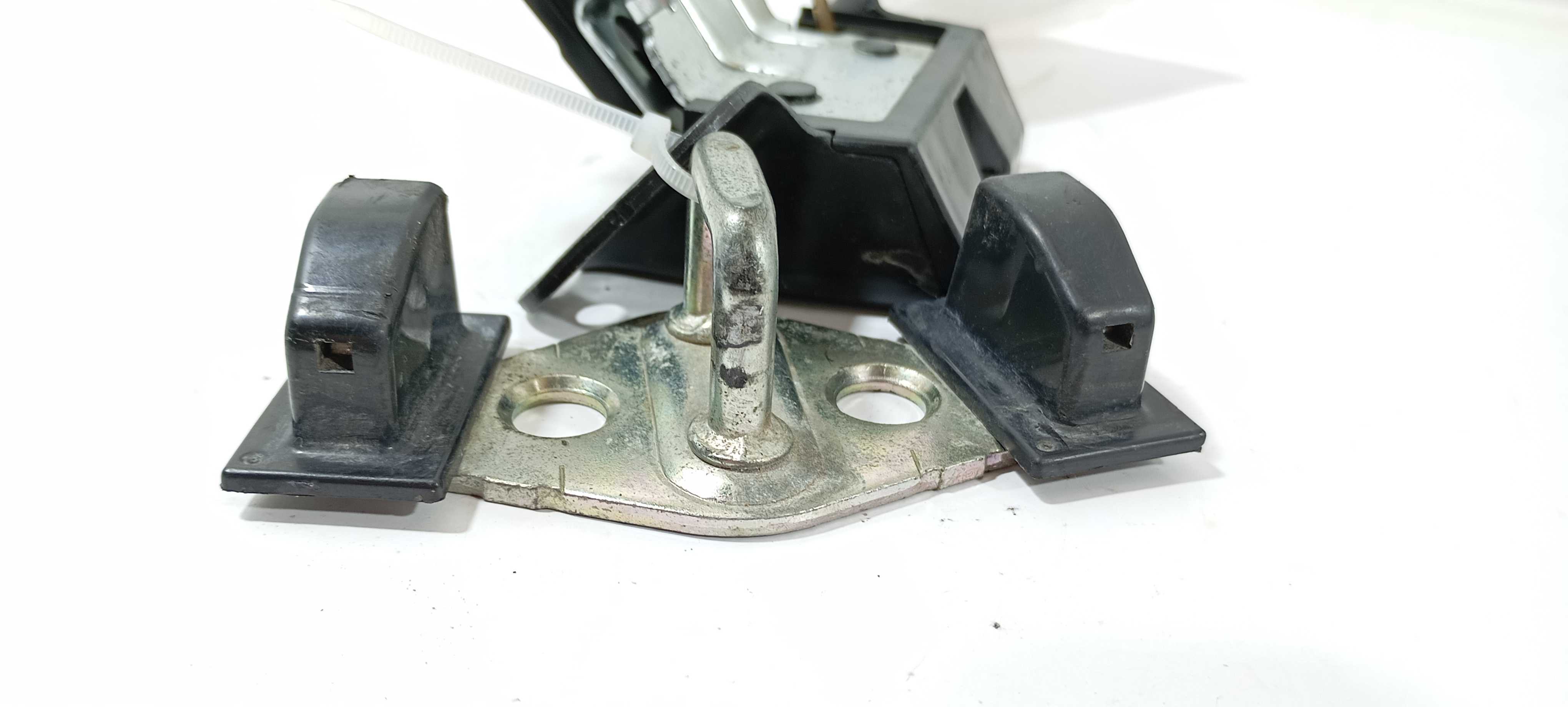 Fechadura Tampa Traseira  Hb20x Premium 1.6 2018  812301s100 3