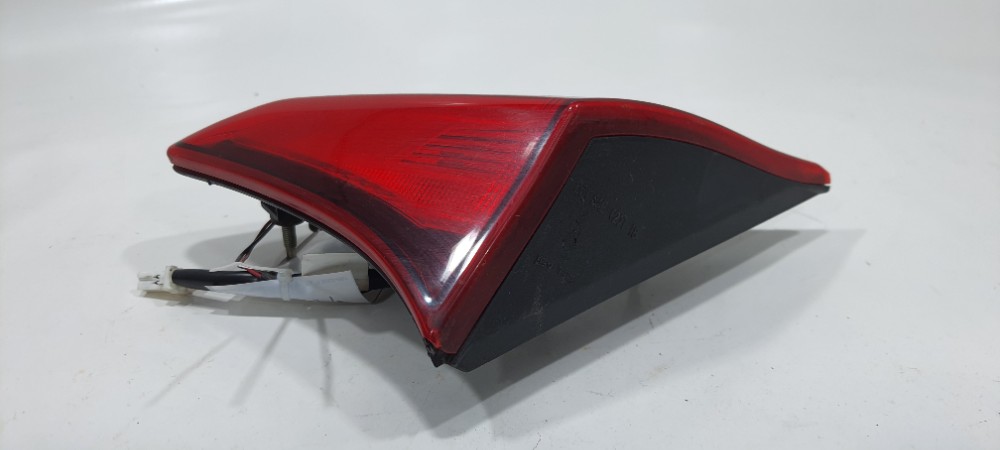 Lanterna Tampa Traseira Direita Nissan Kicks 2019 N402722466 Direito/passageiro Vermelho