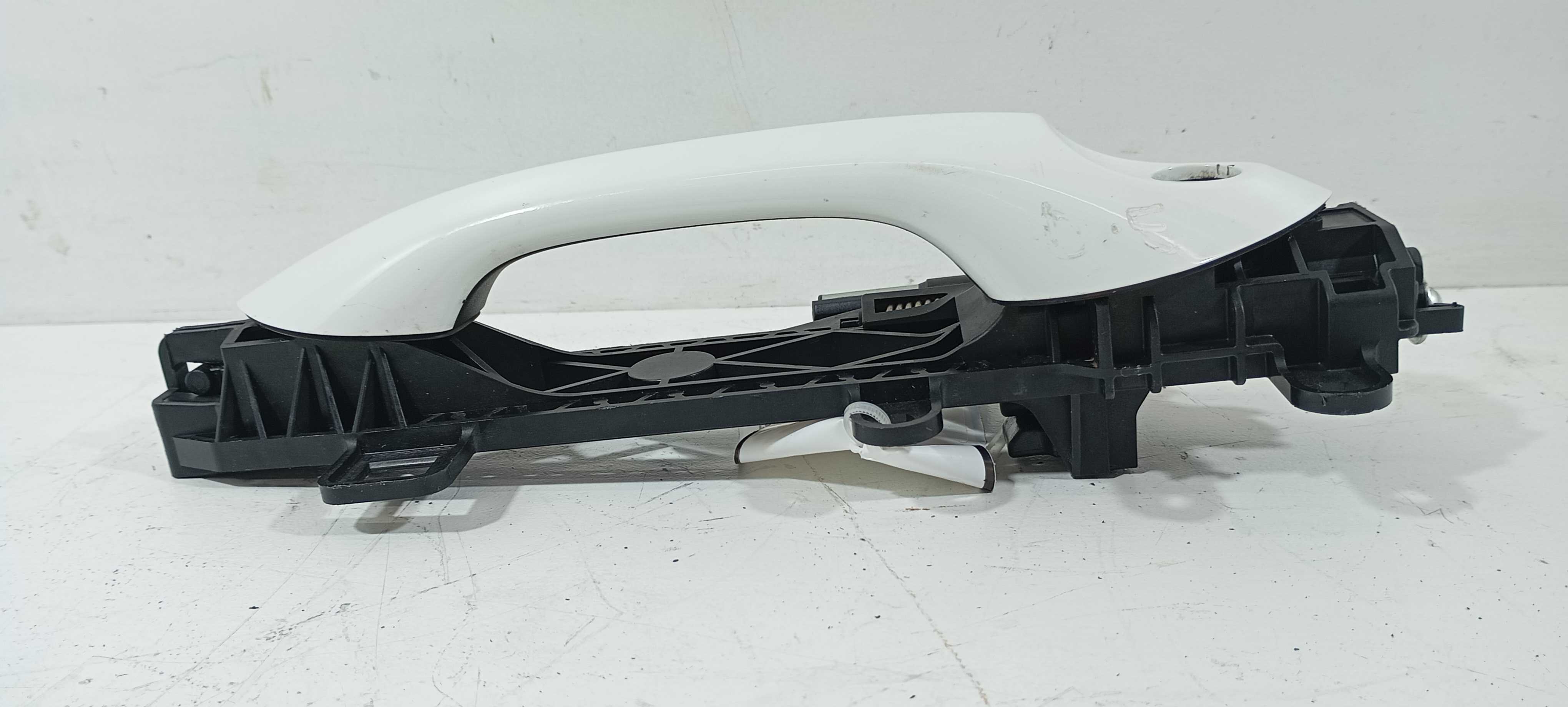 Maçaneta Porta Exter. Diant. E. Onix Sedan Lt 1.0 24 V2303 Branco Dianteira 7