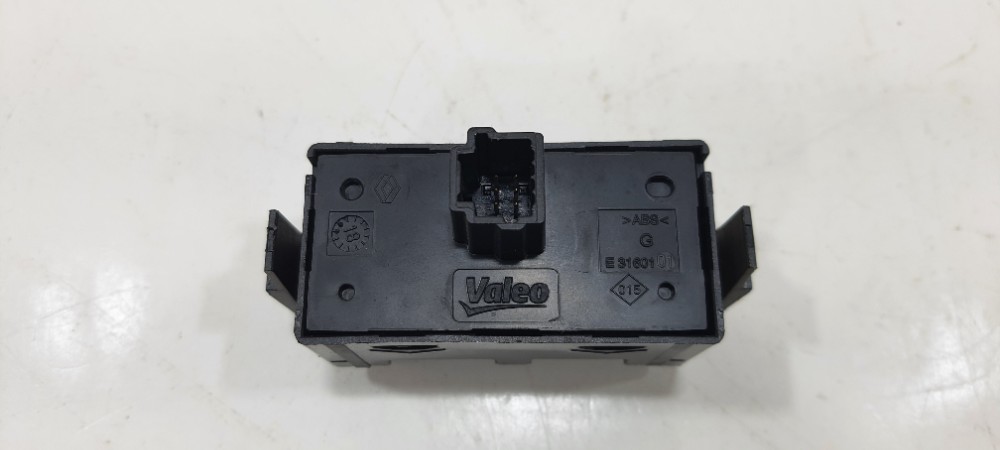 Botão Pisca Alerta Renault Sandero 1.0 2019 252100502r Preto 3