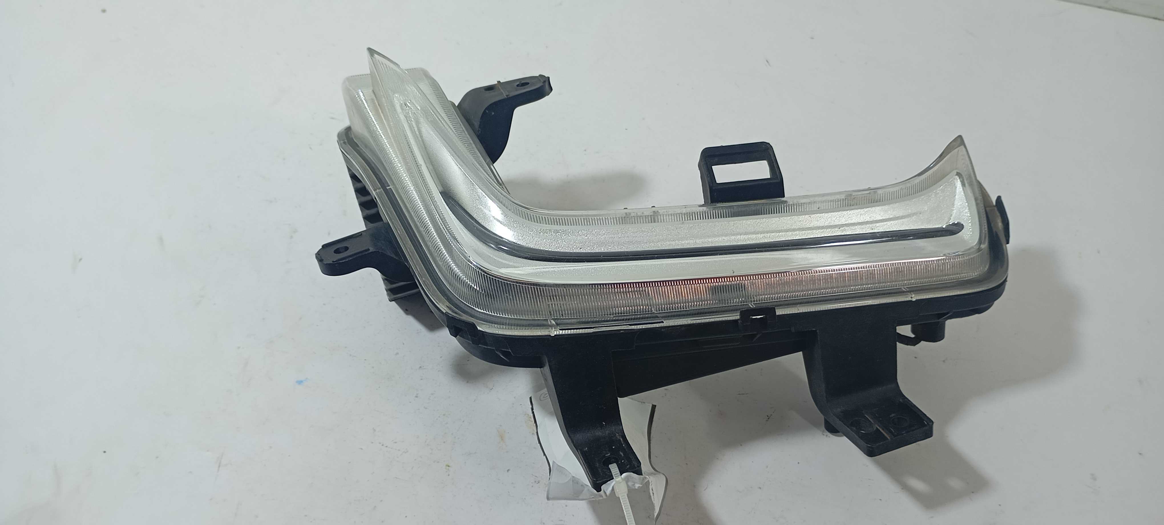 Farol Milha Direito Gm Tracker Lt 2024 26211724 Branca