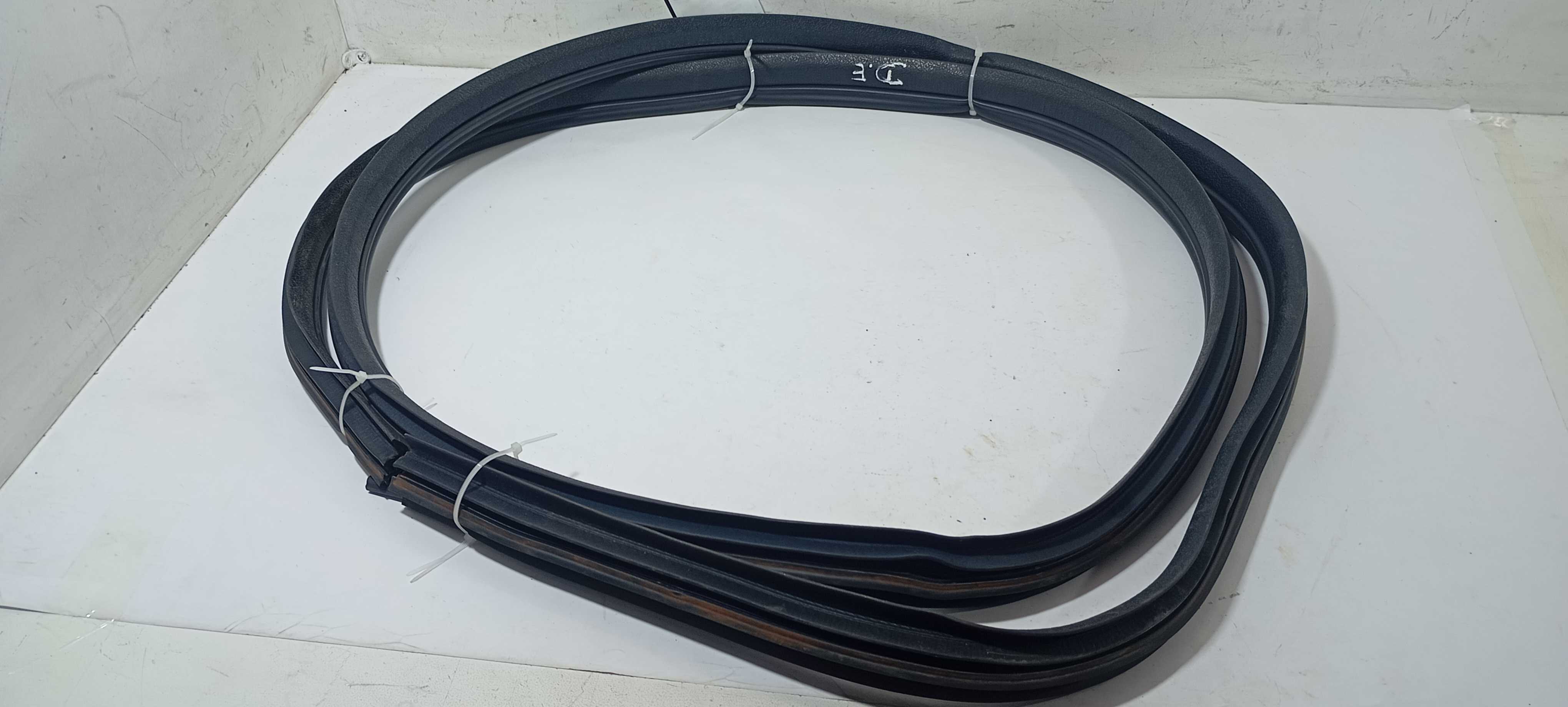 Borracha Porta Dianteira Esquerda Kwid 2021 808333086r 2