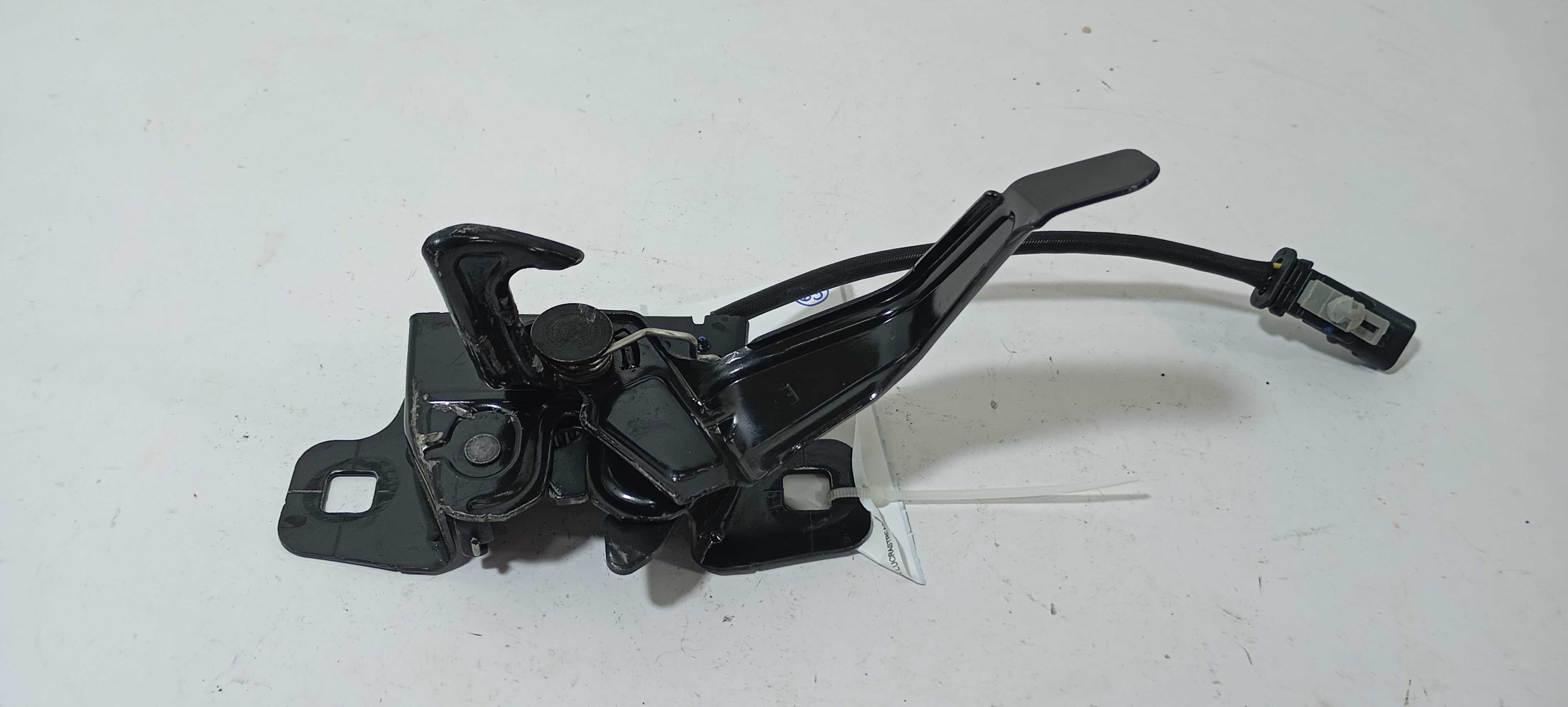 Fechadura Capô Gm Tracker Lt 2024 26387695 2