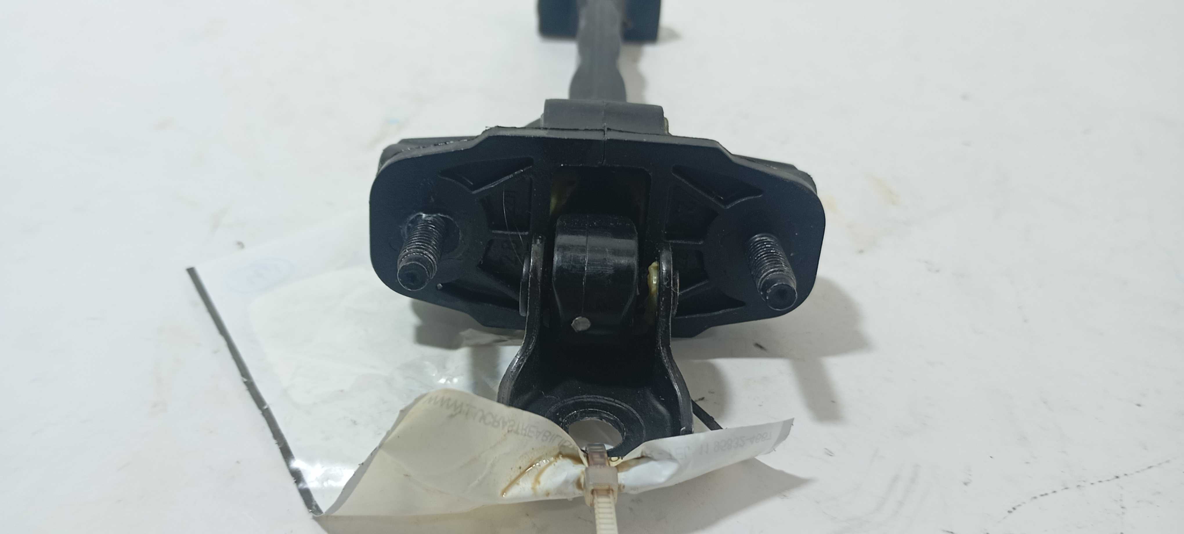 Limitador Porta Dianteira Esquerda Tracker 2024 1323jbuc9860 6