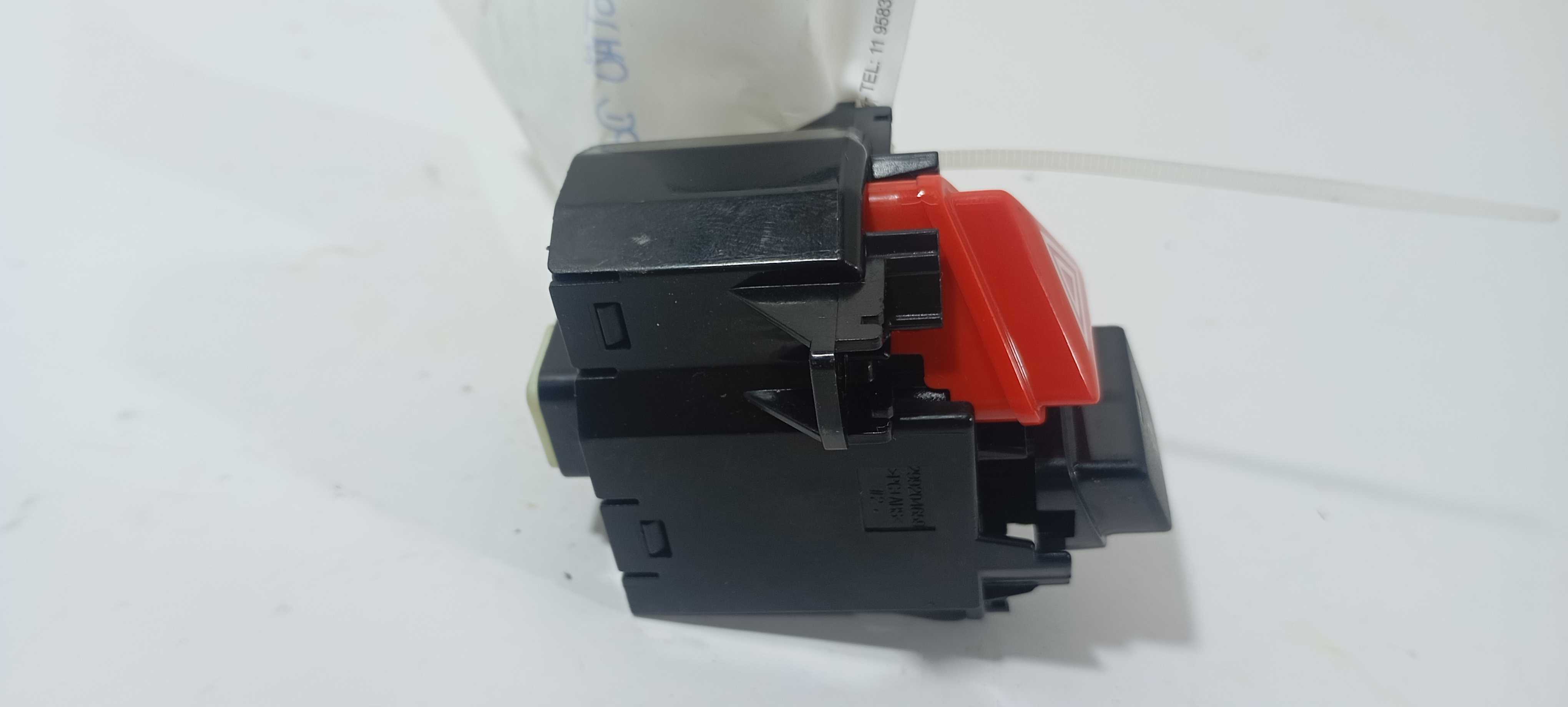 Botão Pisca Alerta Hb20 Comfort 2023 93790r1000 Preto 2