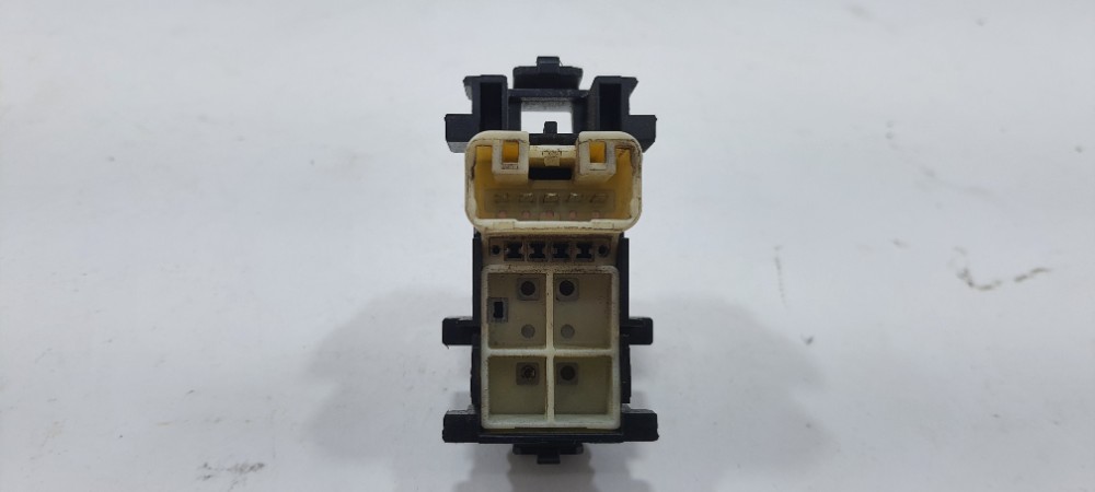 Botão Vidro Traseiro Direito Toyota Etios Sedan 2014 1928298 4
