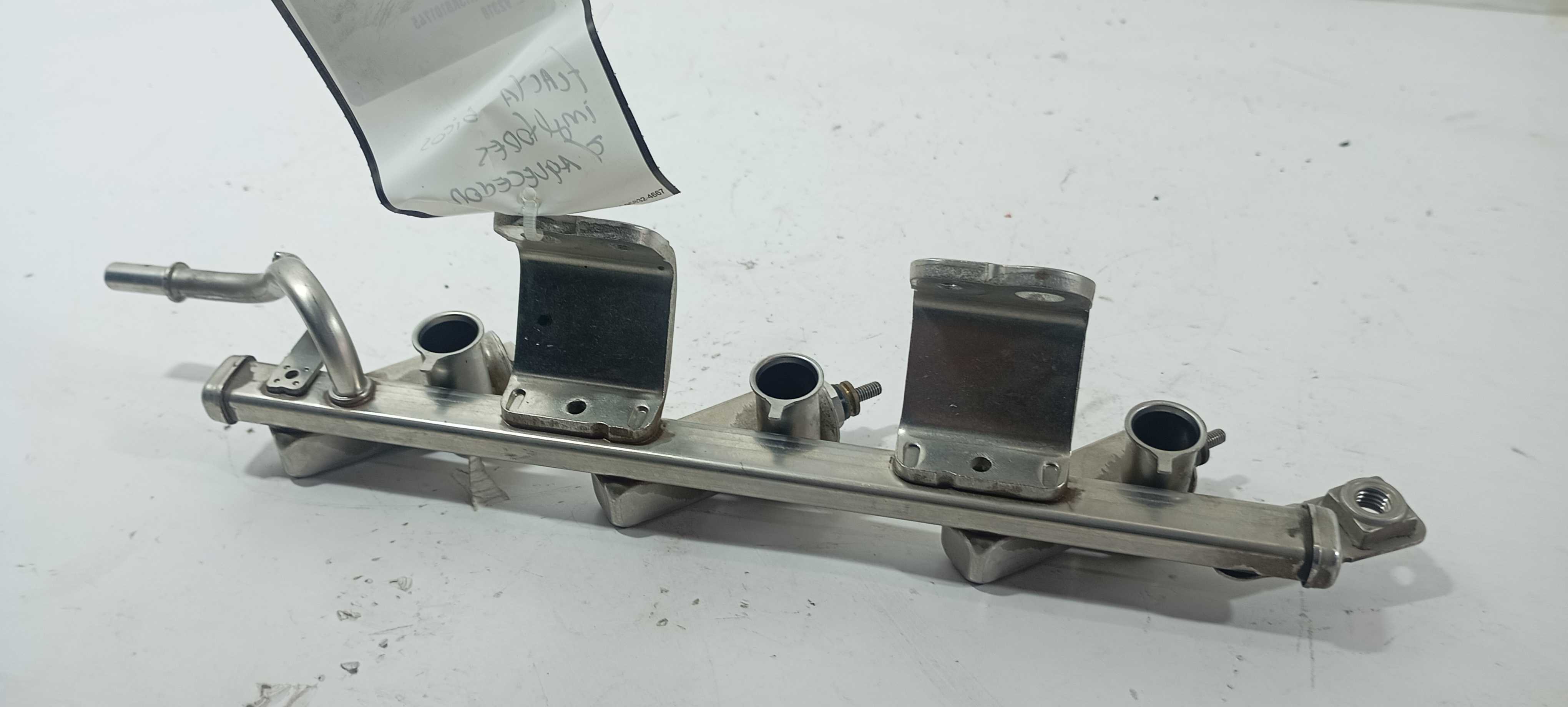 Flauta Bicos C/ Aquecedor Nissan March 1.0 2019 175203br1a 2