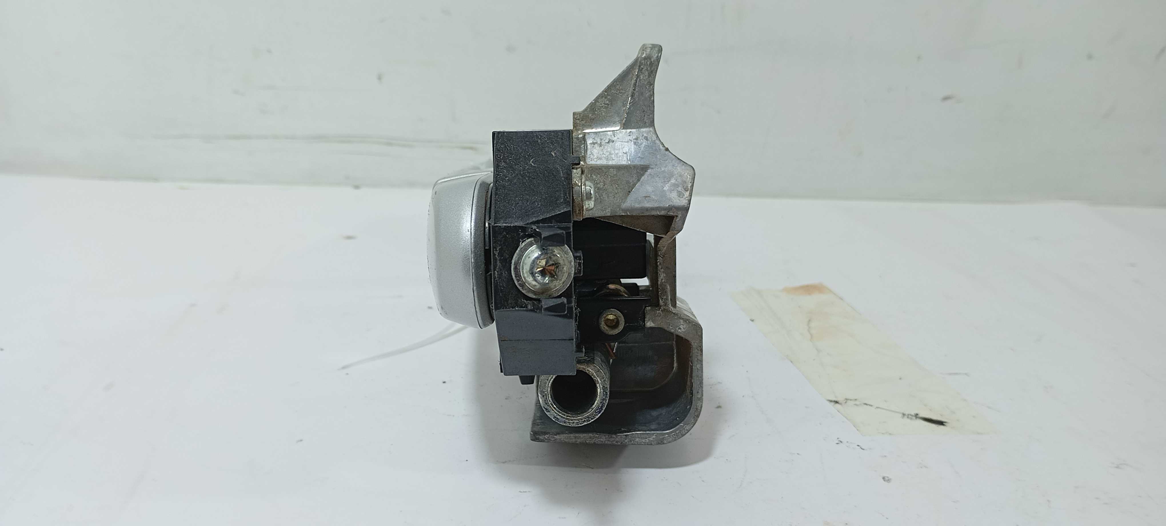 Maçaneta Externa Traseiro D. Nissan Tiida Sedan 1.8 12 V2305 Cinza Perolado Traseira 2
