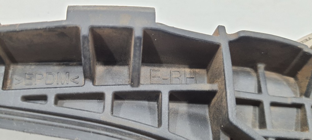 Acabamento Churrasqueira Direito Toyota Etios Sedan 1.5 2014 Preto 6