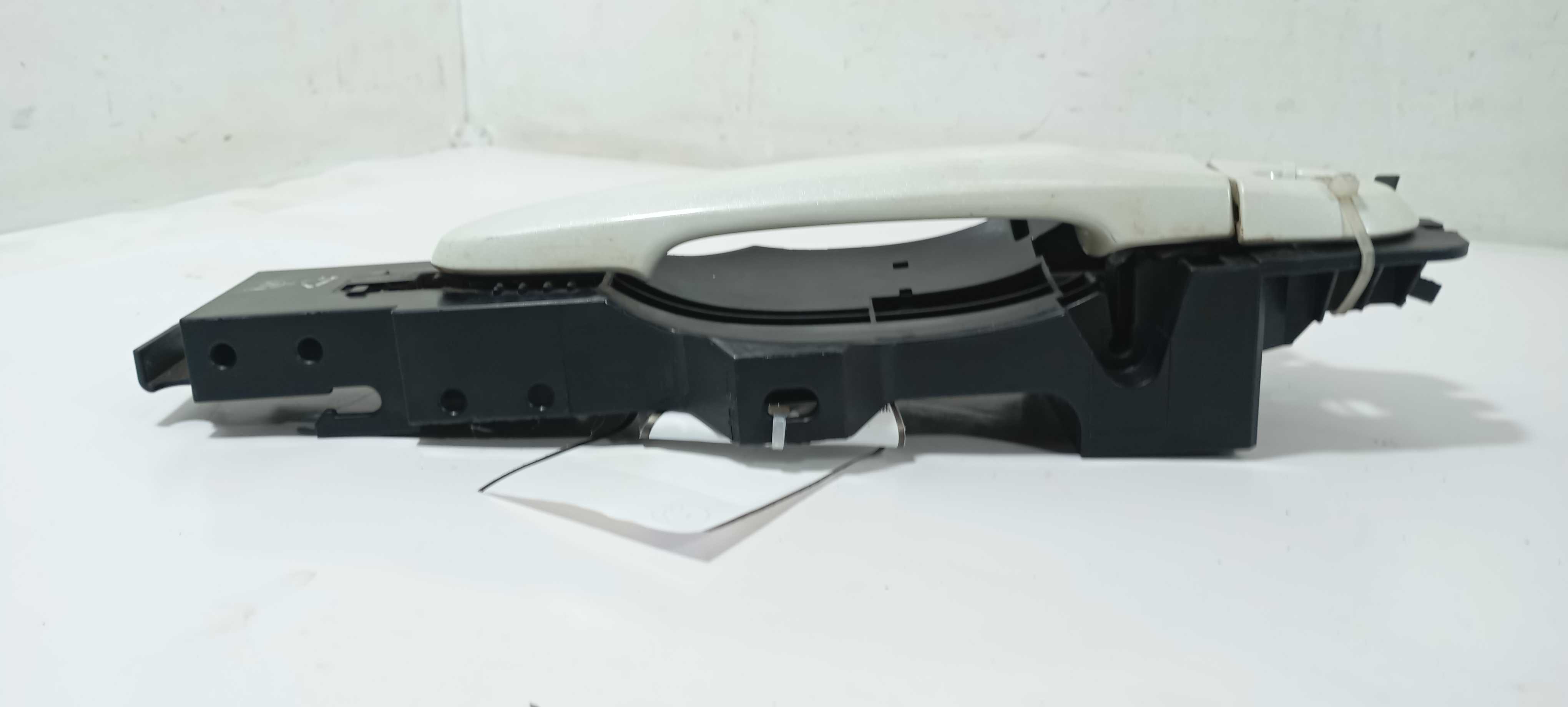 Maçaneta Externa Diant. E. Nissan March Sv 1.0 2016 Sh1ha Branco Dianteira 1