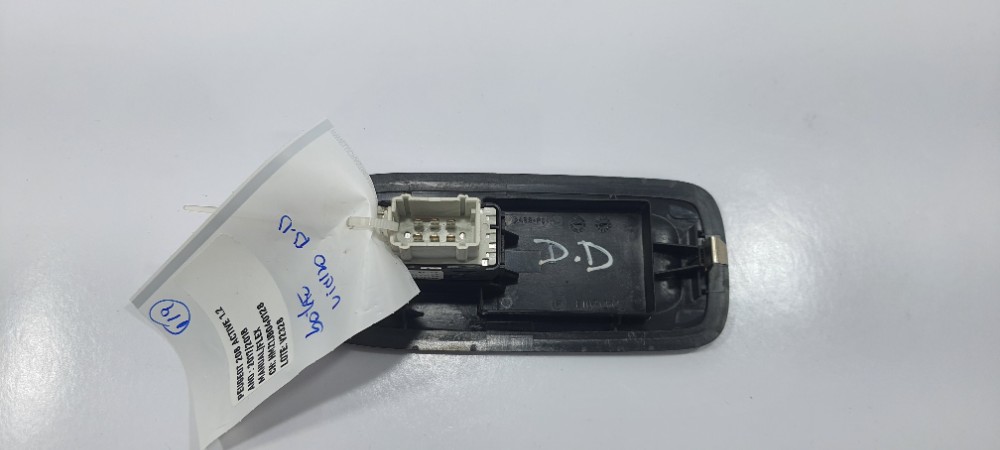 Botão Vidro Dianteiro Direito Peugeot 208 1.2 2018 98007447 5