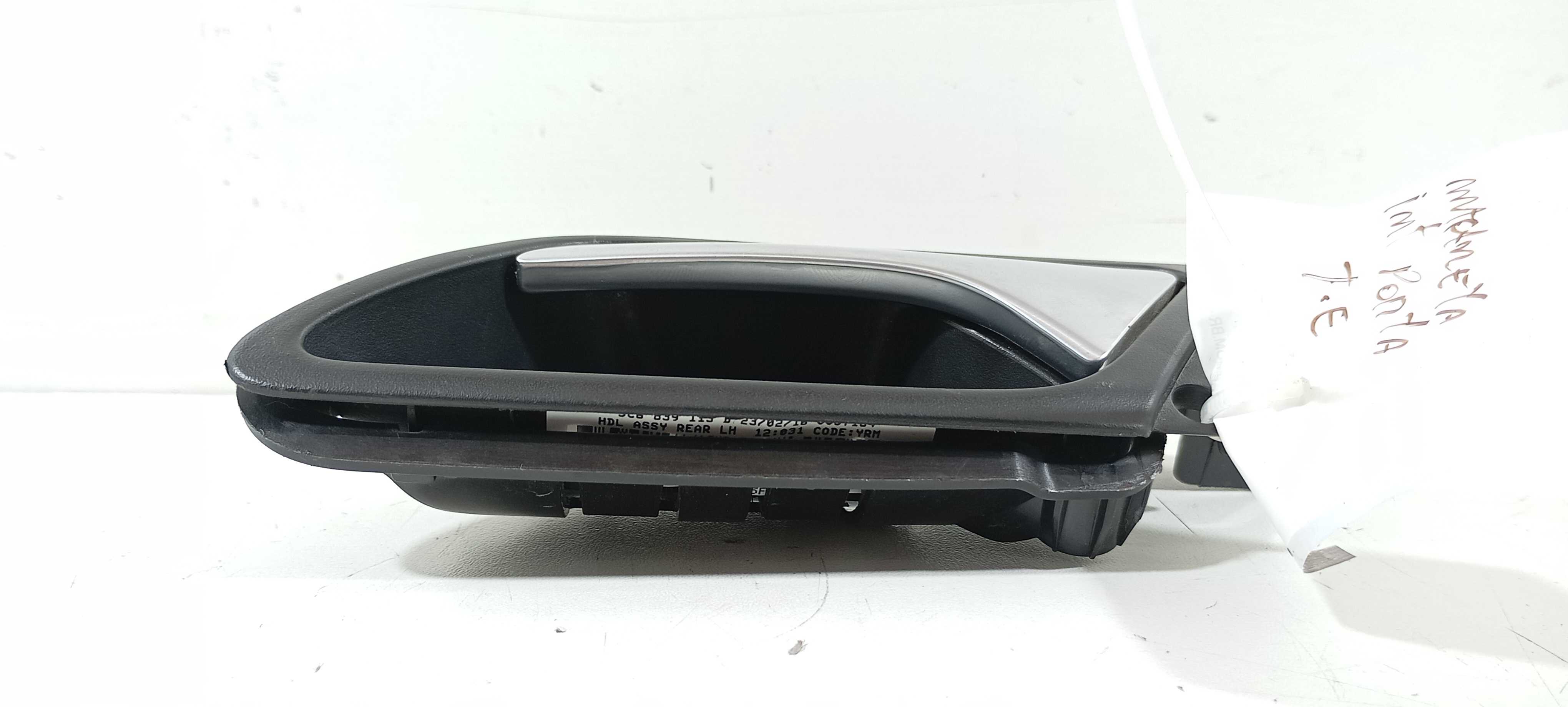 Maçaneta Interna Traseira E. Volkswagen Jetta 1.4 2016 V2297 Preto/prata Traseira 3