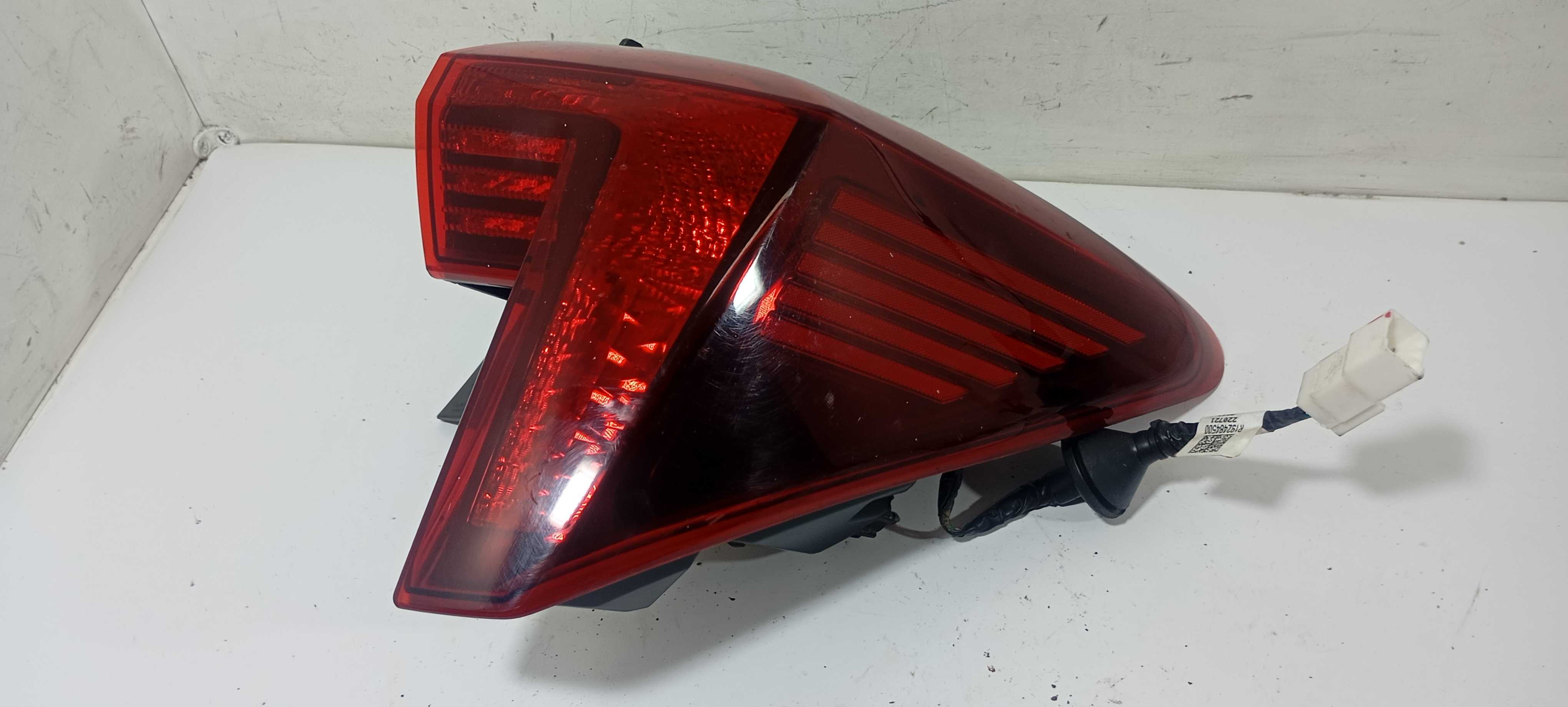 Lanterna Traseira Direita Hb20 Comfort 2023 92402r1500 Vermelha Direito/passageiro