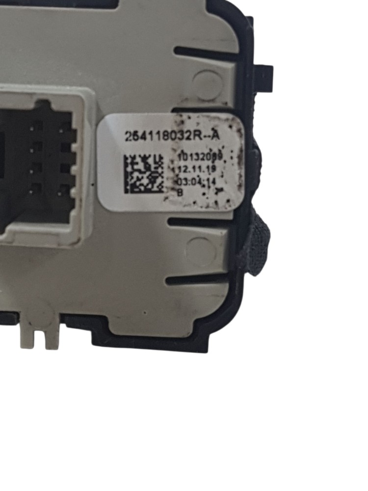 Botão vidro dianteira esquerda captur 2021 254118032RA 2
