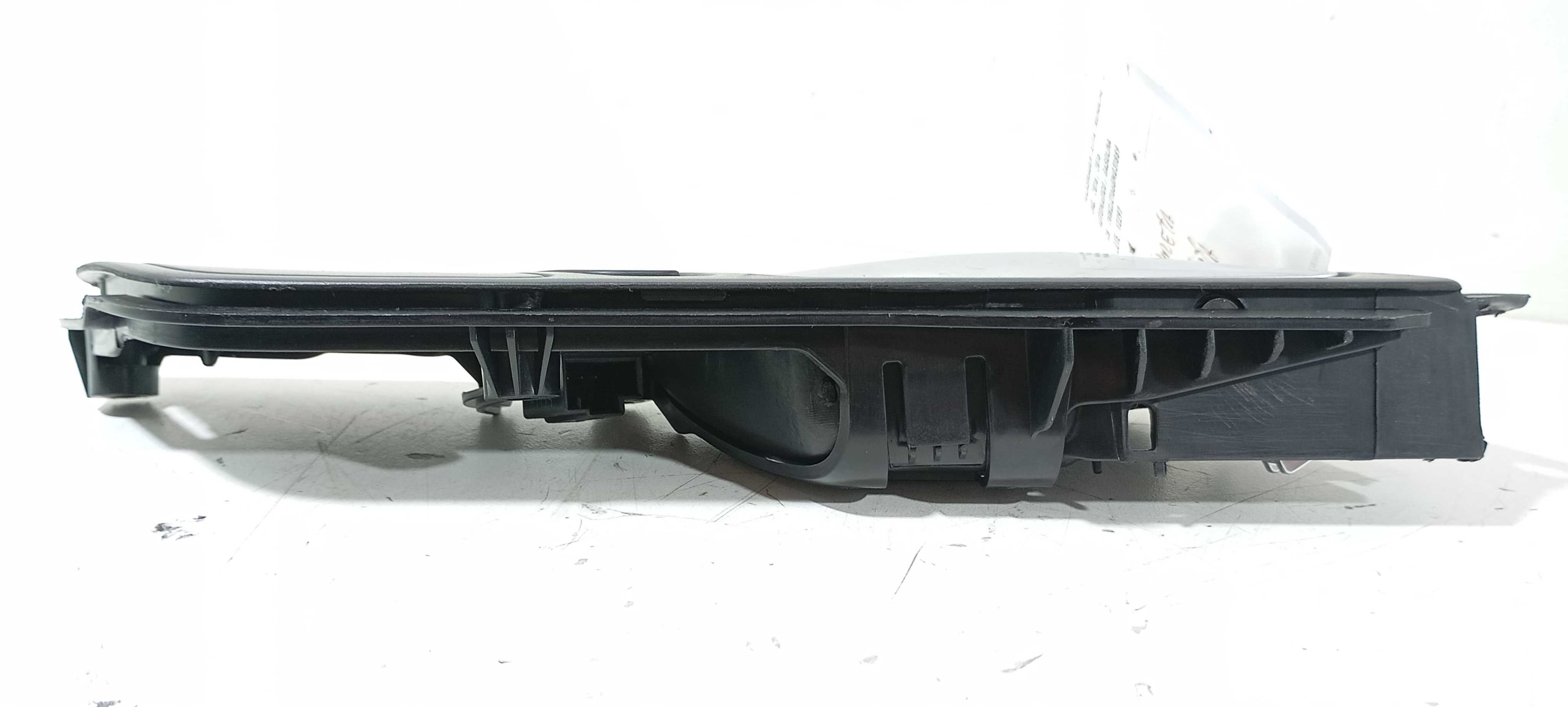 Maçaneta Interna Diant. D. Volkswagen Jetta 1.4 2016 V2297 Preto/prata Dianteira 3