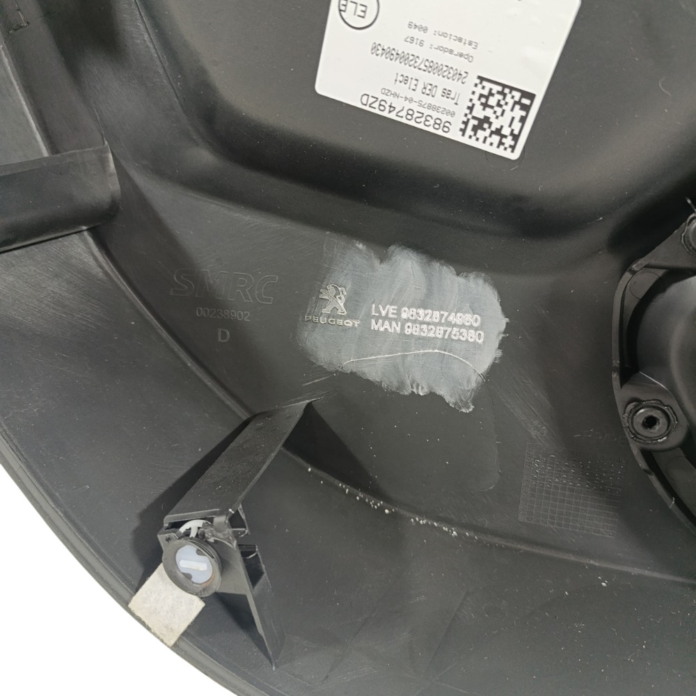 Forro porta traseira direita Peugeot 208 2024 9832874980 4