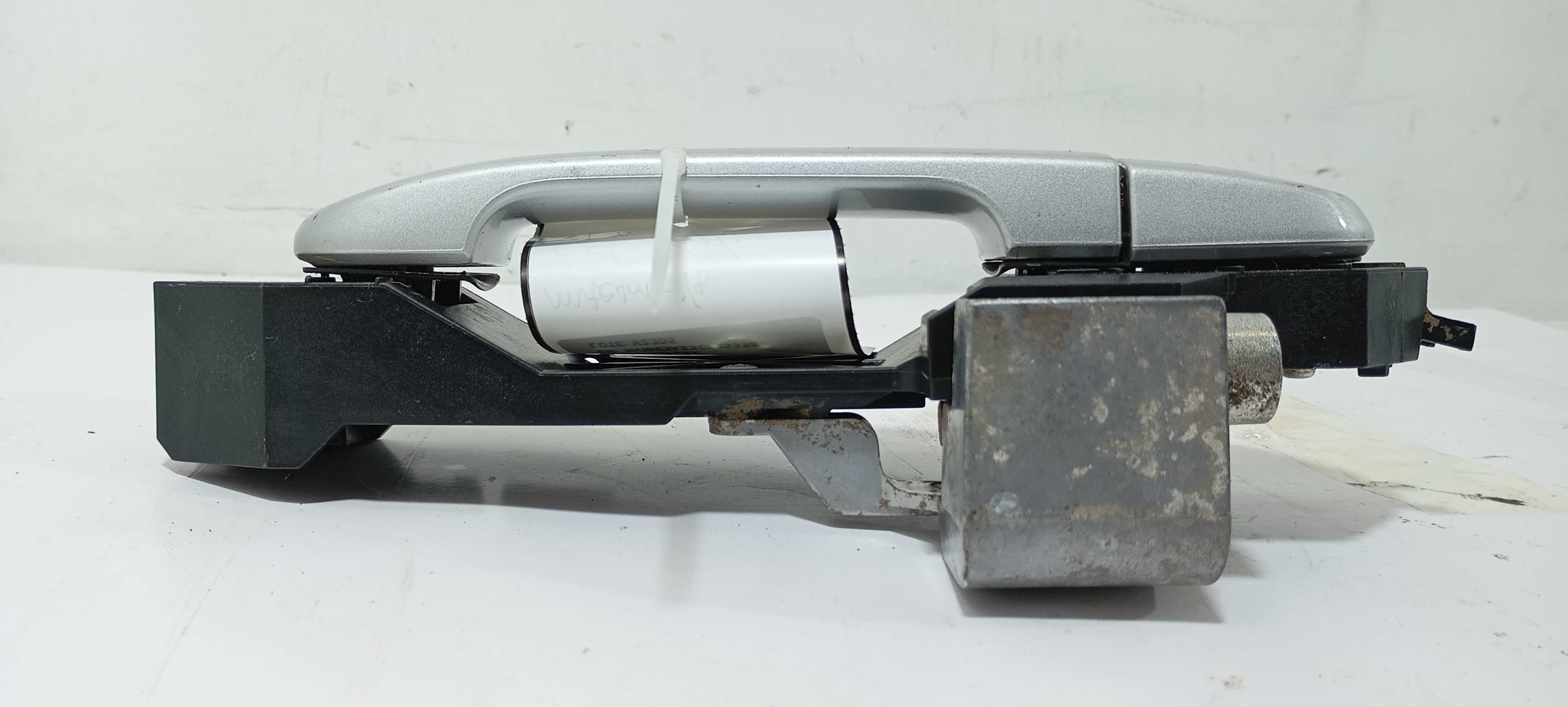 Maçaneta Externa Traseiro D. Nissan Tiida Sedan 1.8 12 V2305 Cinza Perolado Traseira 6