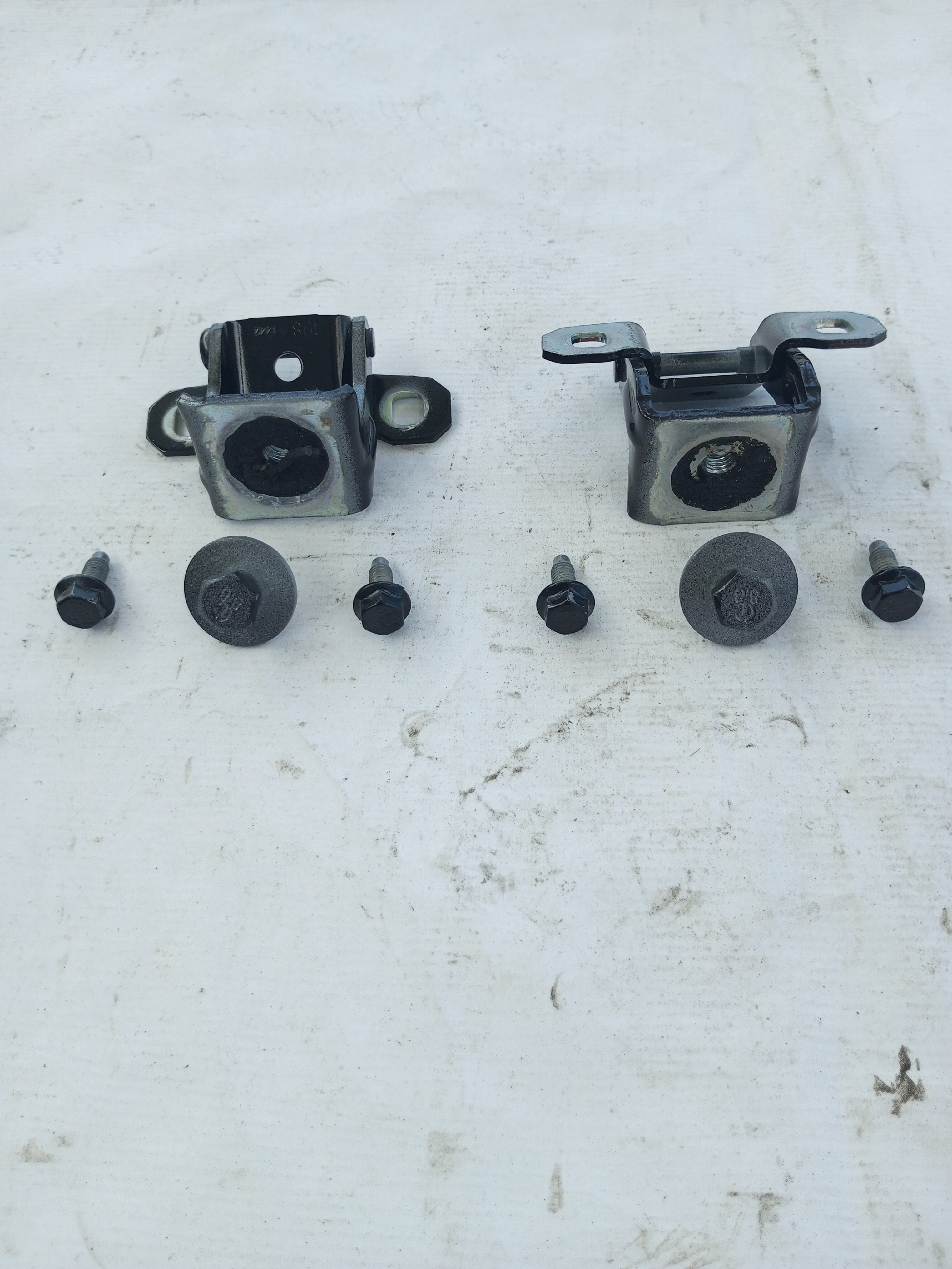 Dobradiças Da Tampa Da Mala Fiat Argo. 1
