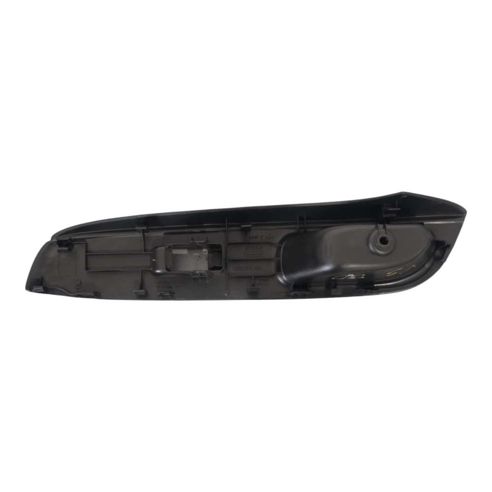 Moldura Botão Da Porta D. Direito Nissan Versa 2013 À 2019. 2