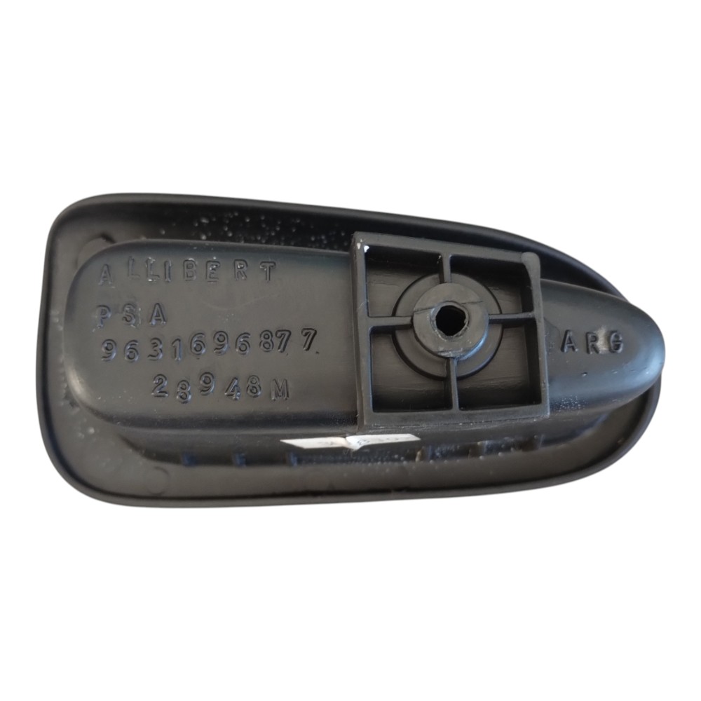 Moldura Puxador Esquerdo Diant/tras Peugeot 207 2008 À 2014. Preto Dianteira/traseira 4