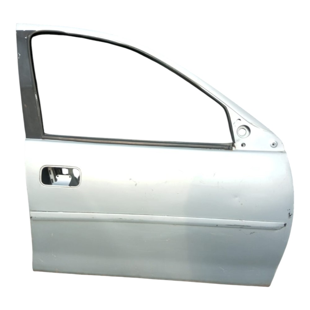Porta Dianteira Direita Gm Corsa Classic 2003 Á 2010. Dianteira Direita Prata 1