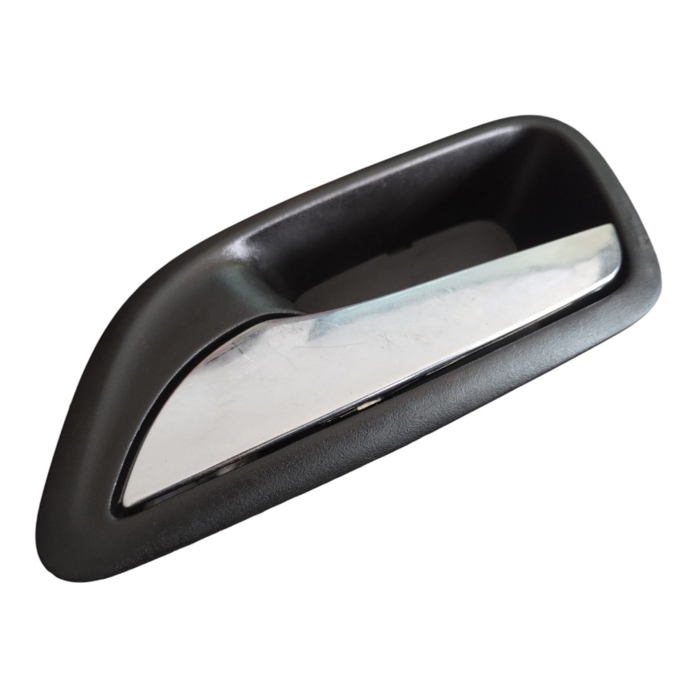 Maçaneta Interna Dianteira Esq. Chevrolet Cruze 2012 À 2016. Preto E Cromado. Dianteira