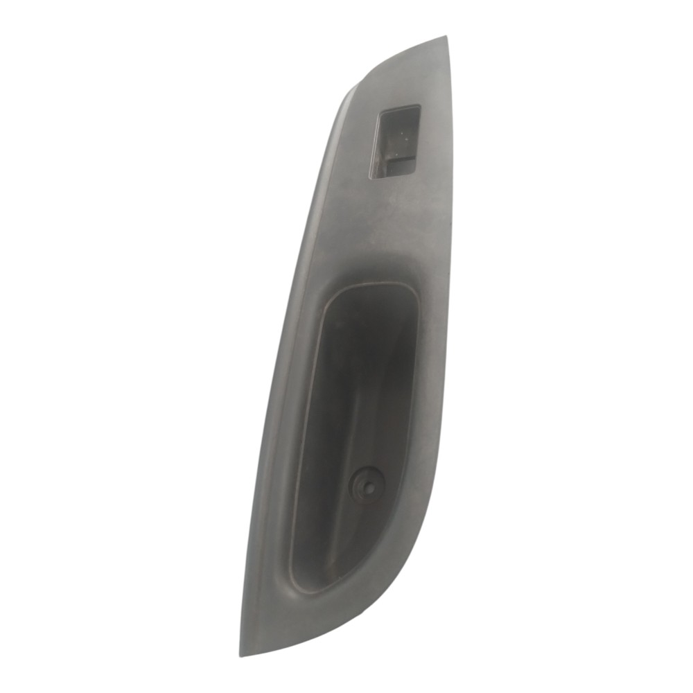 Moldura Do Botão Porta Tras. Dir.nissan Versa 2014 A 2019. 4