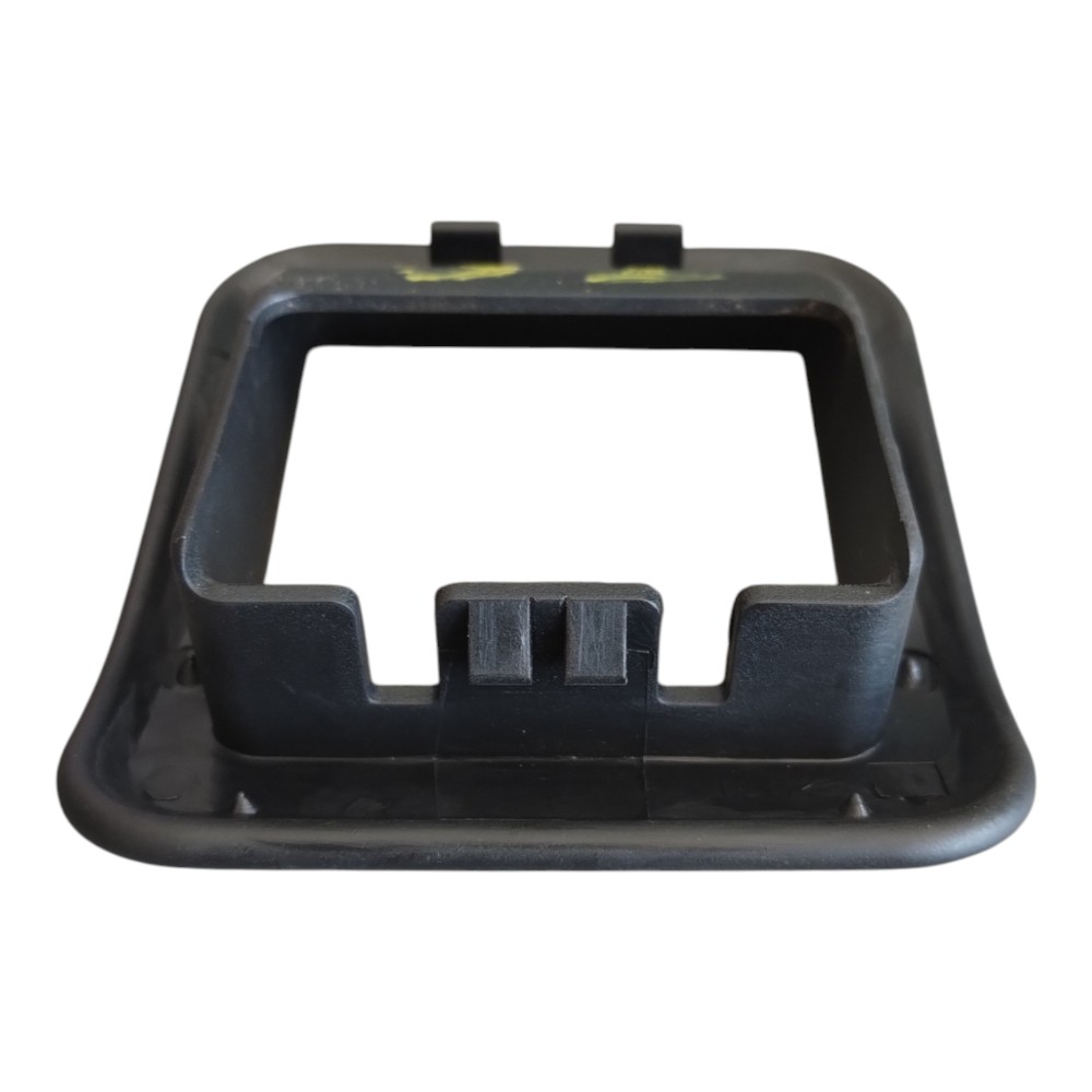 Moldura Banco Saída Cinto Traseiro Esq. Hyundai Hb20 13/19. Preto 2