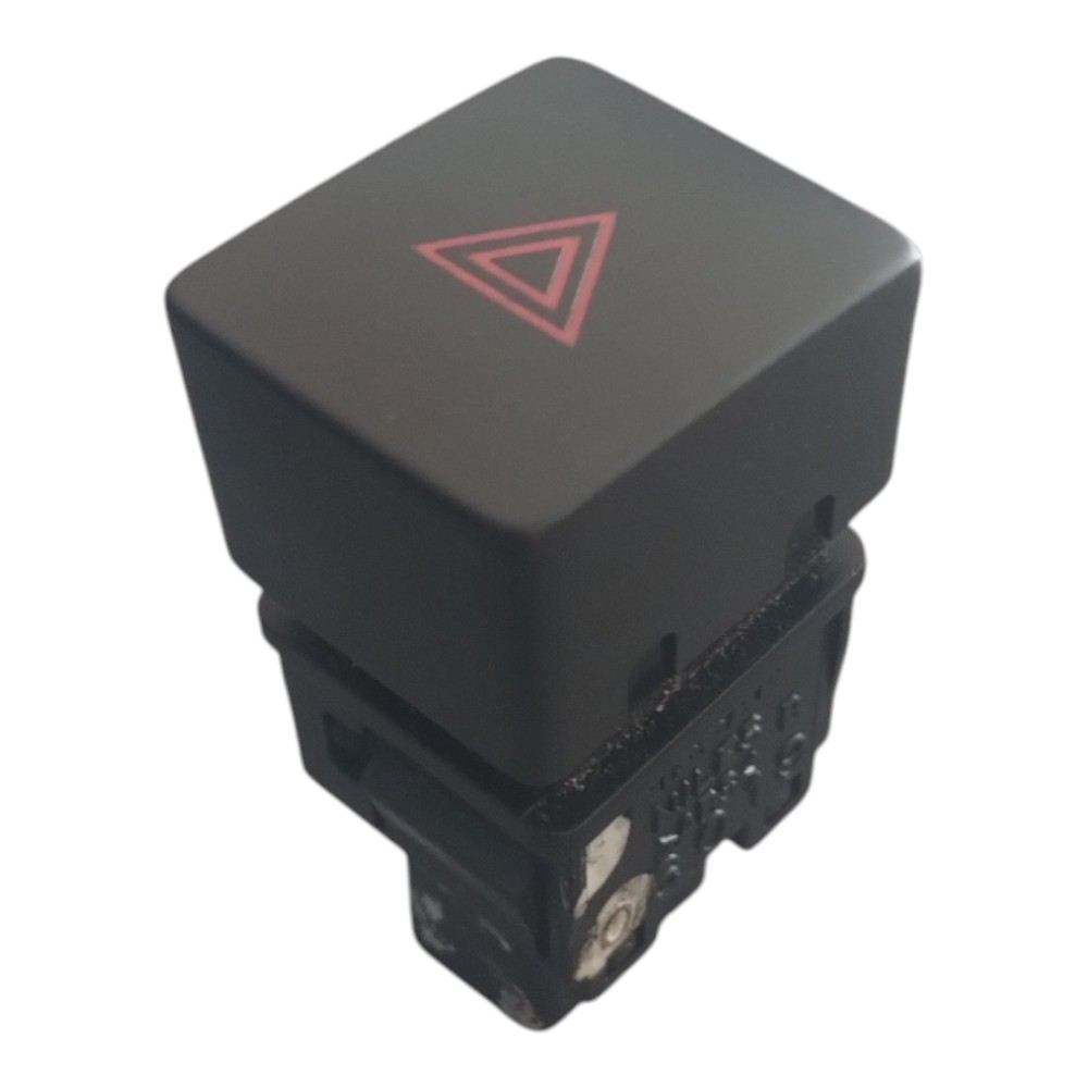 Botão Pisca Alerta Nissan March 2012  À 2019. 2