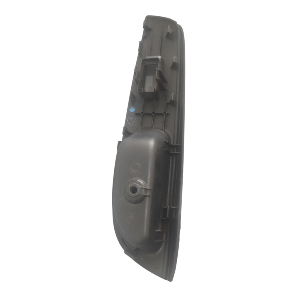 Moldura Do Botão Porta Tras. Dir.nissan Versa 2014 A 2019. 3