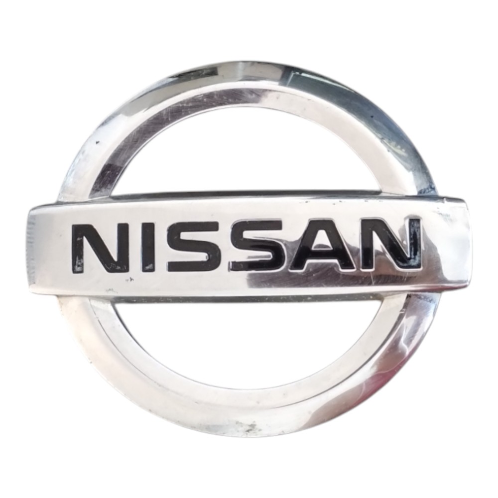 Emblema Tampa Traseira Nissan Versa 2013 à 2019.
