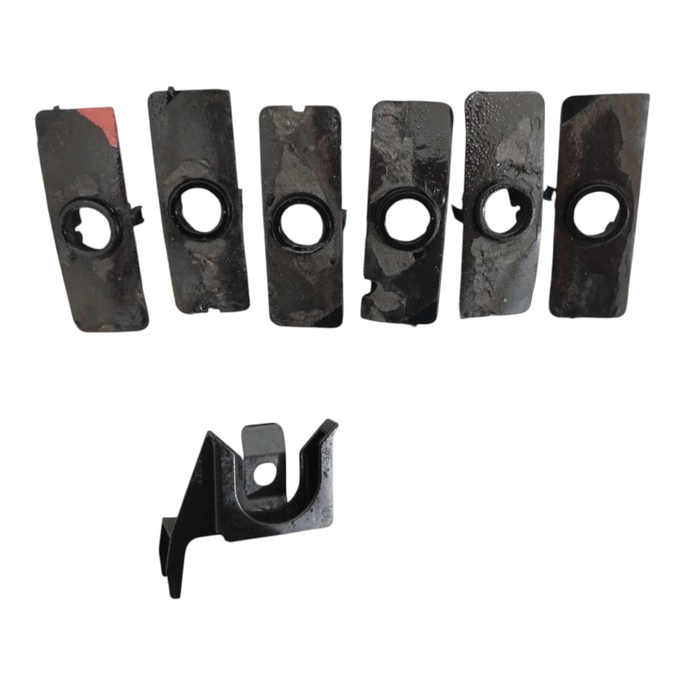 Suporte Sensor Estacionamento Dianteiro  Citroen C4 Lounge 14/18. Preto