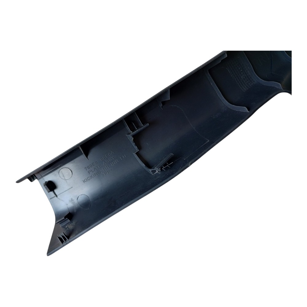 Soleira Interna Traseira Esquerda Nissan Versa 2013 À 2019. Preto 5