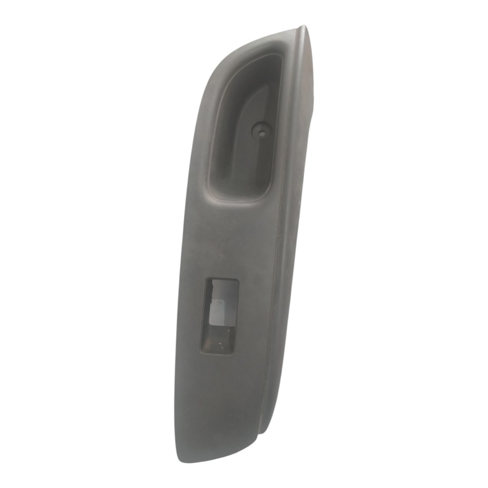 Moldura Do Botão Porta Tras. Dir.nissan Versa 2014 A 2019. 1