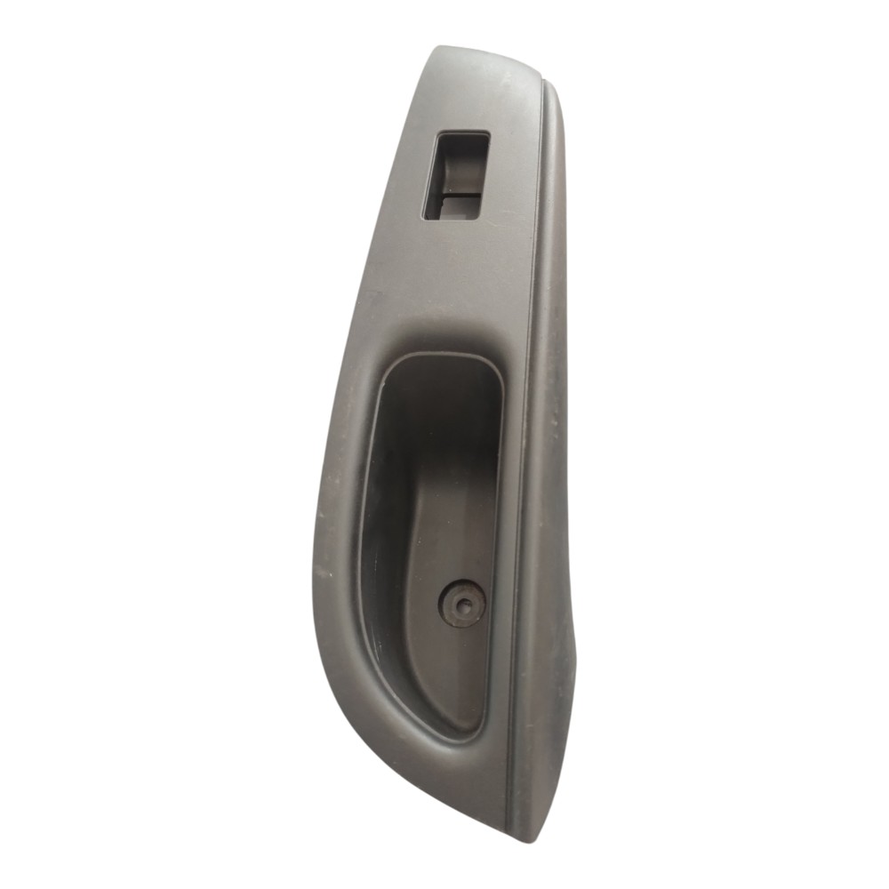 Moldura Botao Porta Tras.esqu.nissan Versa 2013 À 2019. 1