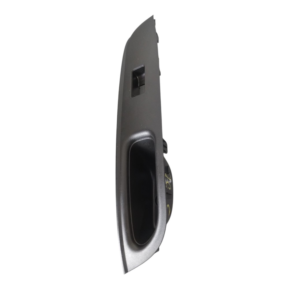 Moldura Botão Da Porta D. Direito Nissan Versa 2013 À 2019.
