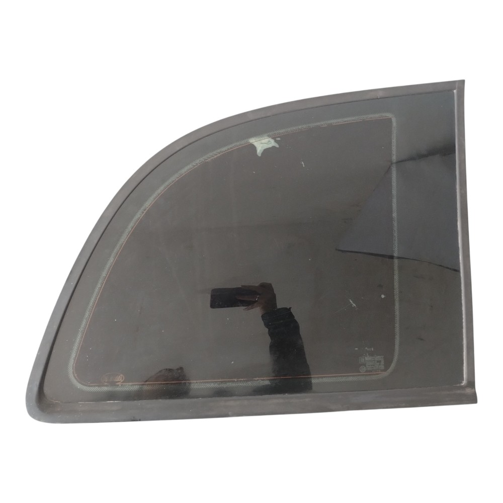 Moldura Vidro Fixo Lateral Direito Gm Zafira 2004 à 2011.