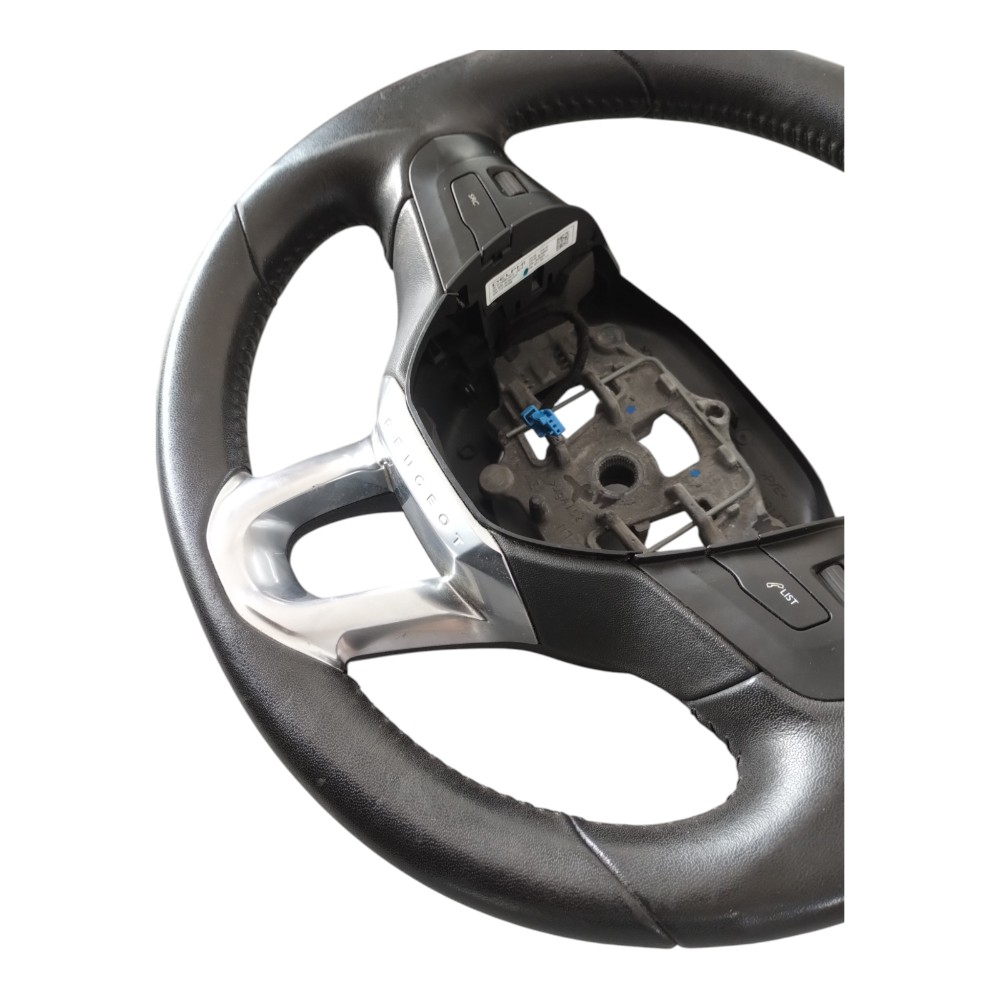Volante Multifuncional Peugeot 208. 8