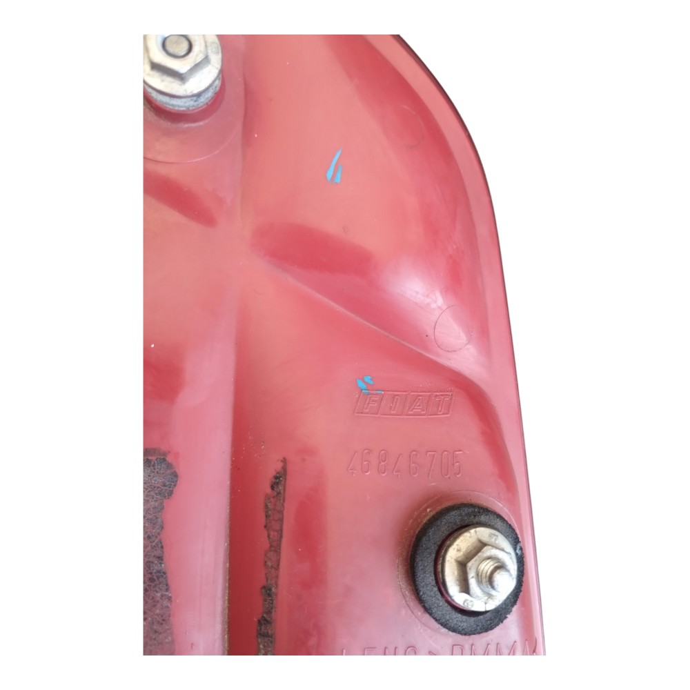 Lanterna Tampa Traseira Direita Fiat Siena 2005 A 2012. Direito/passageiro Vermelho 4