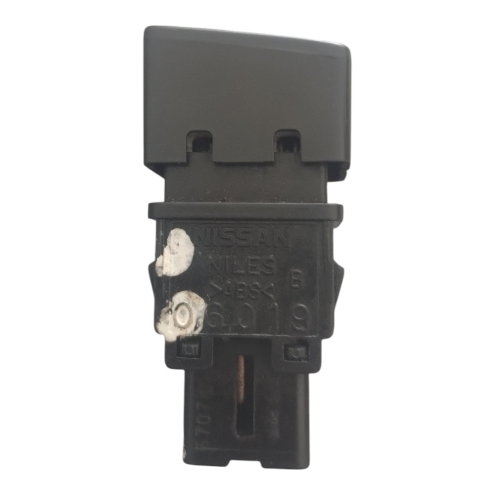 Botão Pisca Alerta Nissan March 2012  À 2019. 3