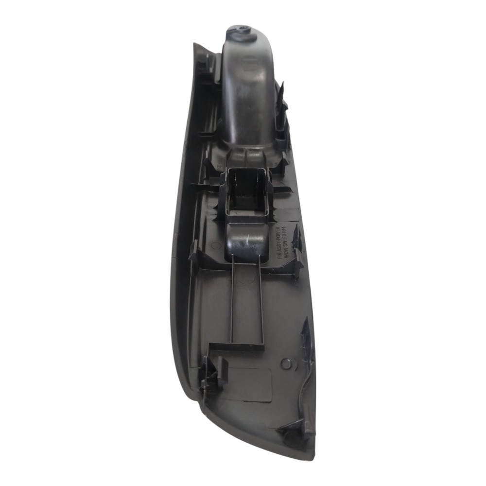 Moldura Botão Da Porta D. Direito Nissan Versa 2013 À 2019. 7