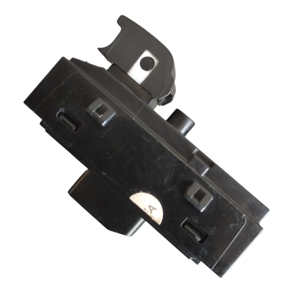 Botão Porta Traseira Direita Gm Onix Tracker Montana 21 À 25 5