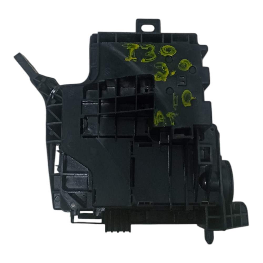 Tampa caixa suporte fusíveis  hyundai i30 2009 a 2012. 1