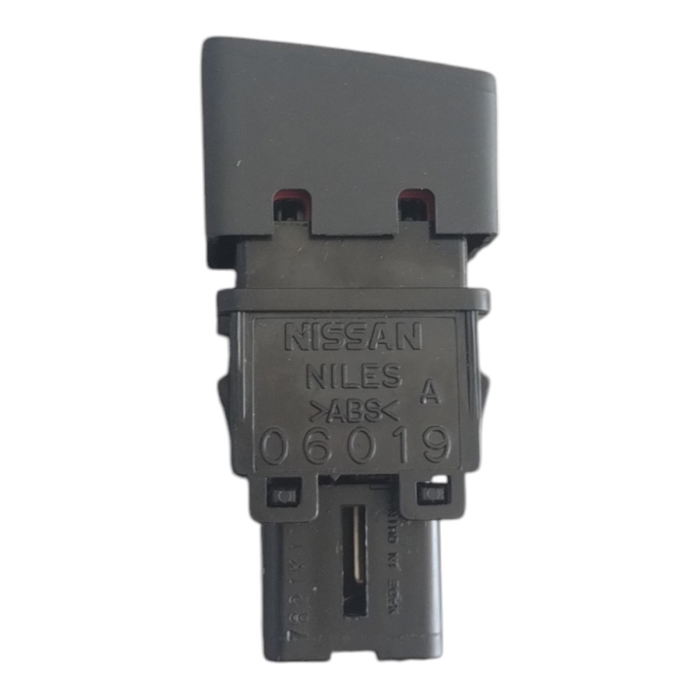 Botao Do Pisca Alerta Nissan Versa Sv Cvt  2013 À 2019. 2