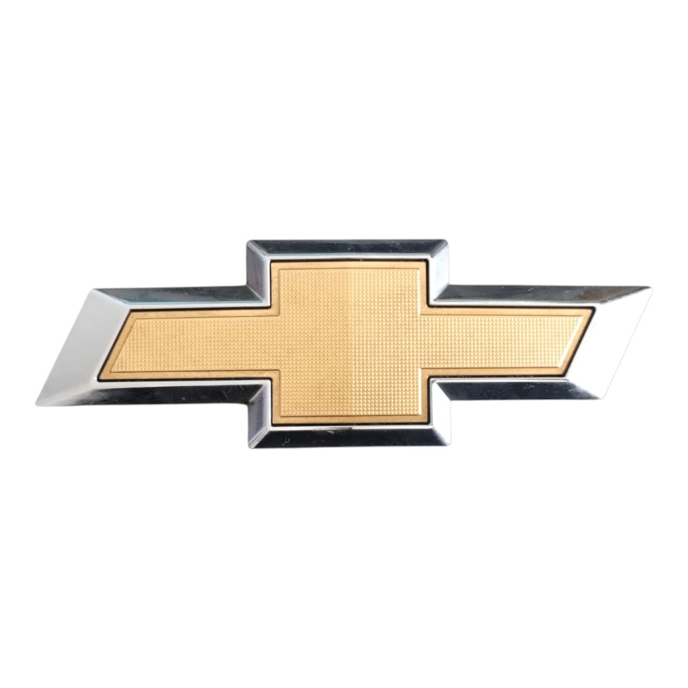 Emblema Gravata Tampa da Mala Gm Onix 2013 à 2019.