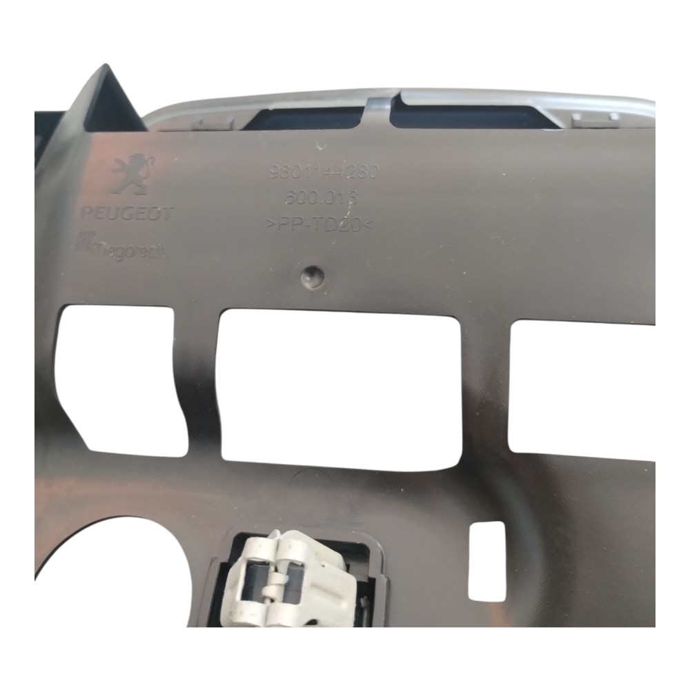 Suporte Moldura Luz Cortesia Peugeot 208 2013 À 2019. 4