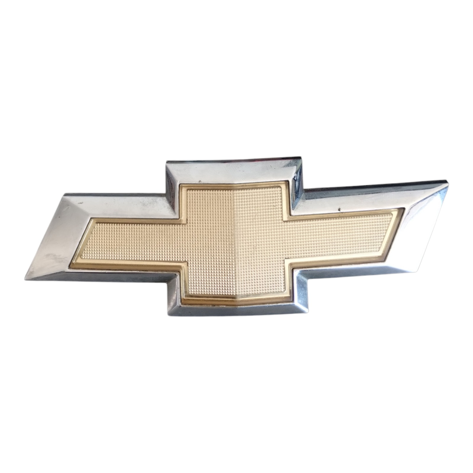 EMBLEMA GRADE DIANTEIRA CHEVROLET ONIX PRISMA 2013 Á 2019. 1