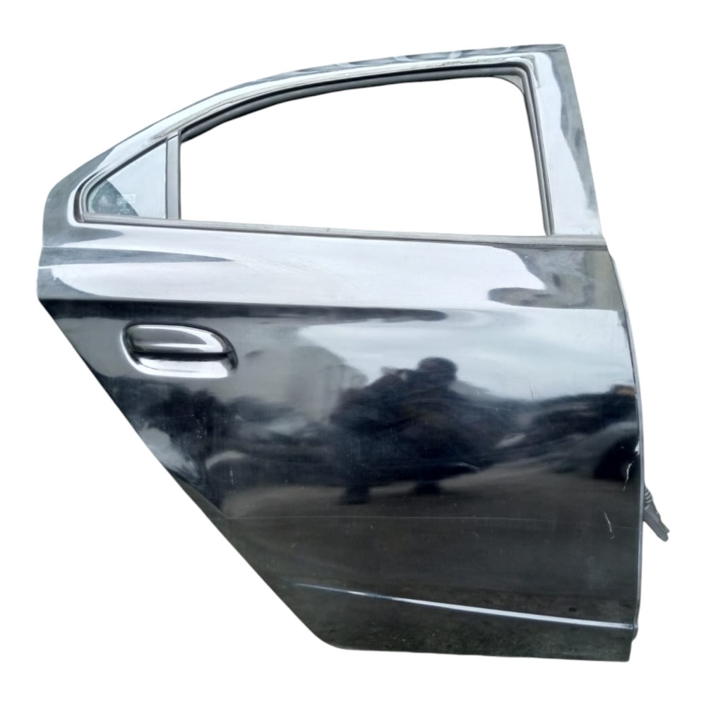 PORTA TRASEIRA DIREITA GM ONIX E PRISMA 2013 À 2019.
